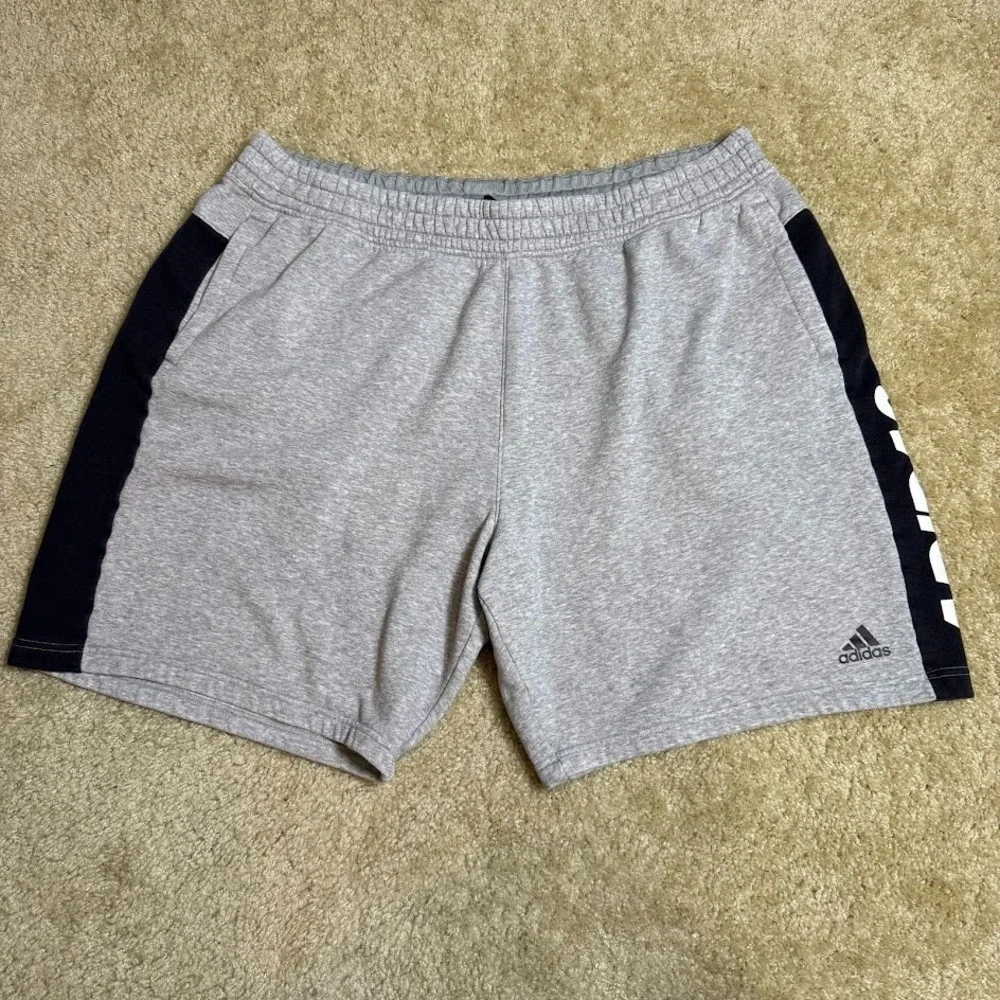 Adidas Shorts Mens 2XL Gray Black Logo Athletic Sweat Shorts Pockets Side Stripe
